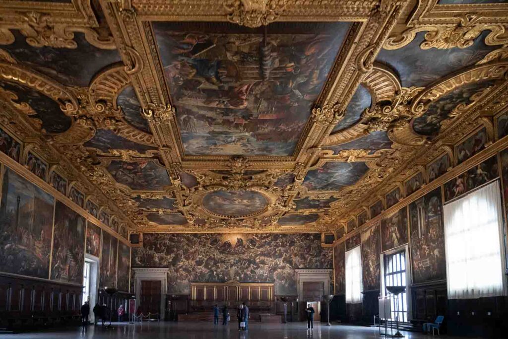 Sala Maggior Consiglio with Tintoretto's "Paradise" (1588-92) - Ducal Palace